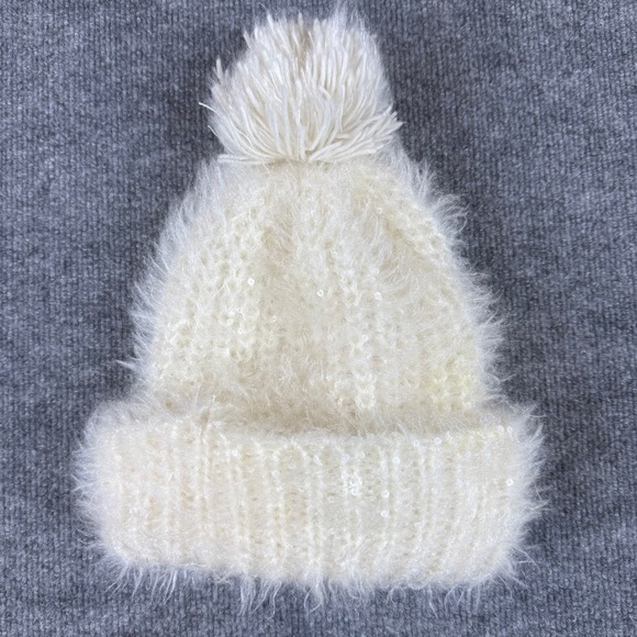 Betsey Johnson Cream Fuzzy Sequin Beanie Hat Pom Pom Metal Heart Logo Detail - Picture 4 of 4